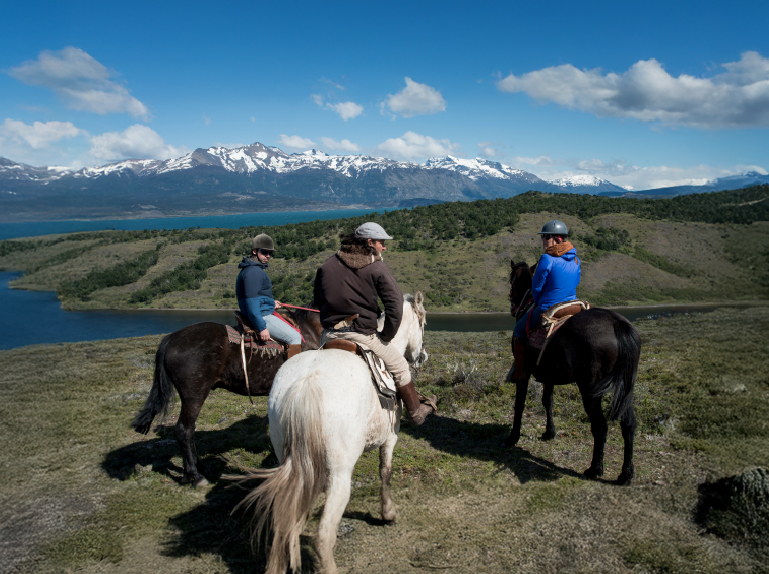 Cabalgata-en-Estancia-Patagonica